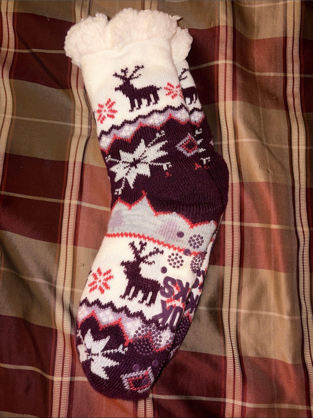NWT MUK LUK Fair Isle Print slipper socks with grippers treated with jojoba oil
